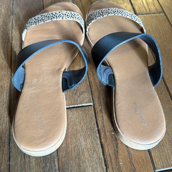 Universal Thread Torri Sandals - Picture 5 of 8